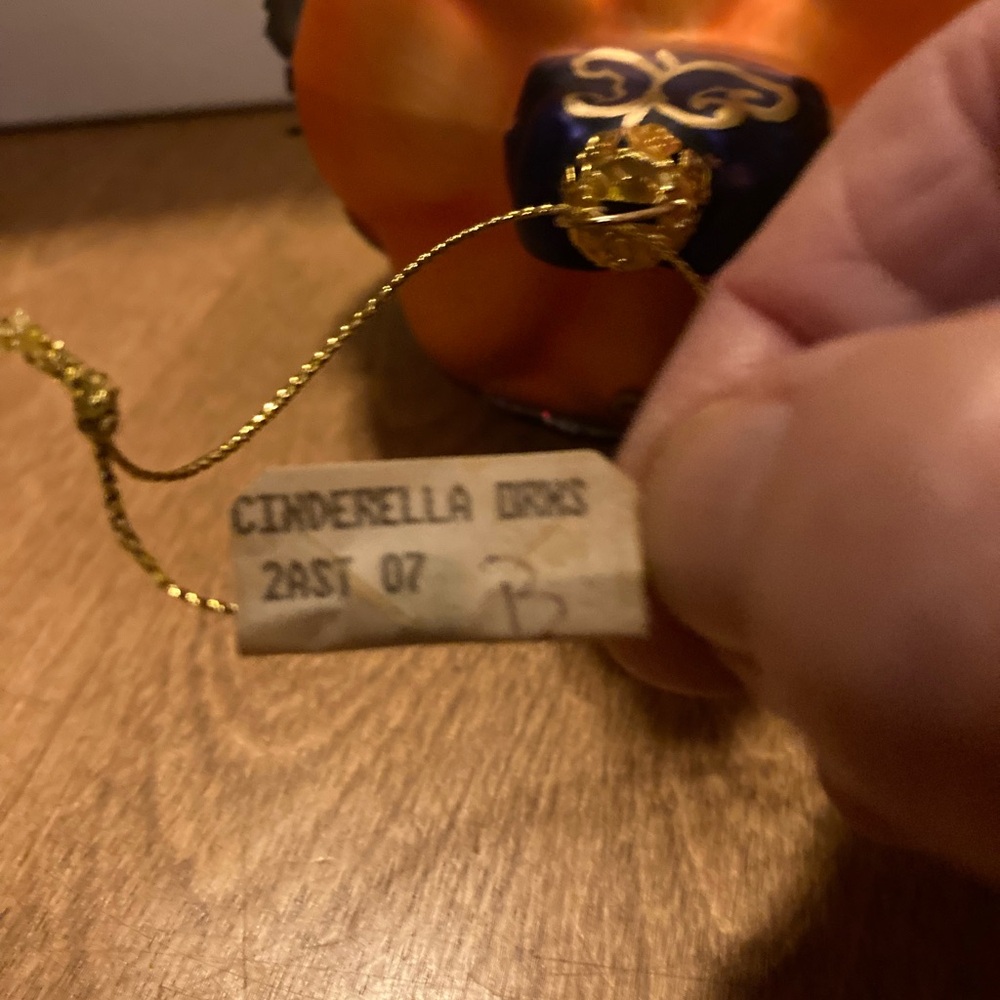 Christmas Loft Cinderella and her pumpkin carriage ornaments - Picture 6 of 15